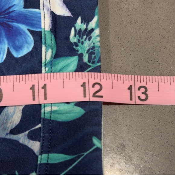 OLD NAVY ACTIVE Sports Bra Women Size M Lined Back Cross Straps Floral Print - Picture 5 of 5